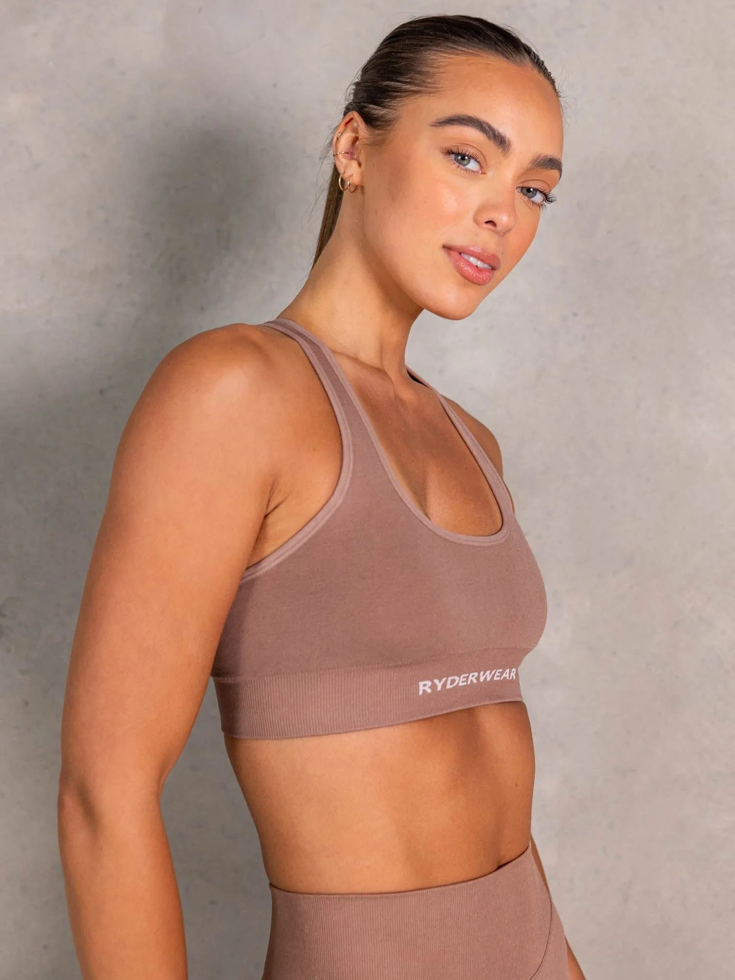 NRG Seamless Scoop Neck Sports Bra - Almond