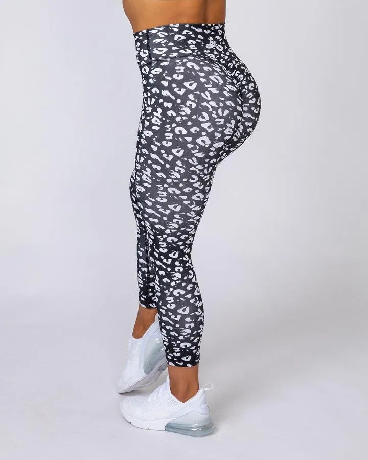 Signature Scrunch 7/8 Leggings - Black Leopard